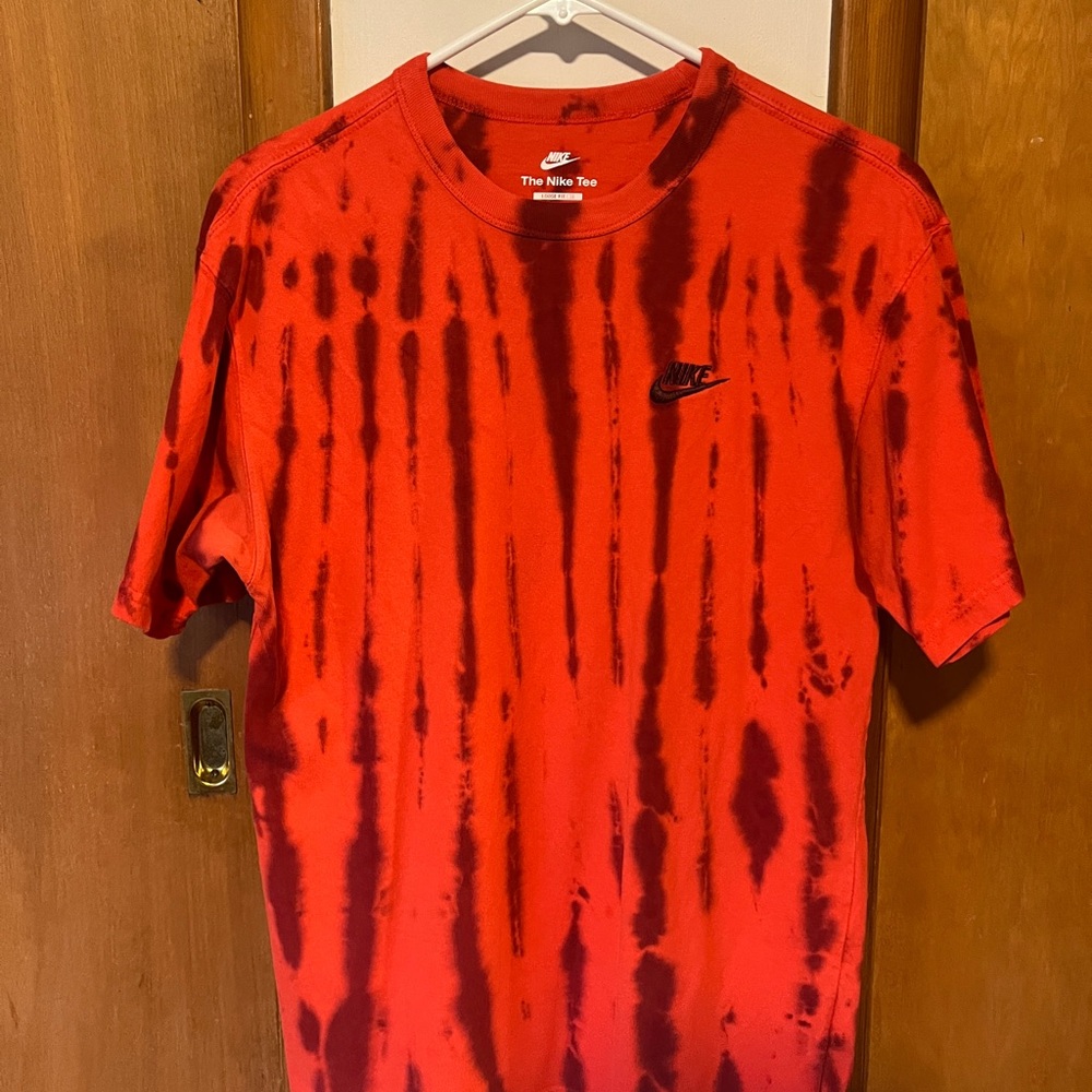 Nike Men's Red and Black Tie-Dye Tee